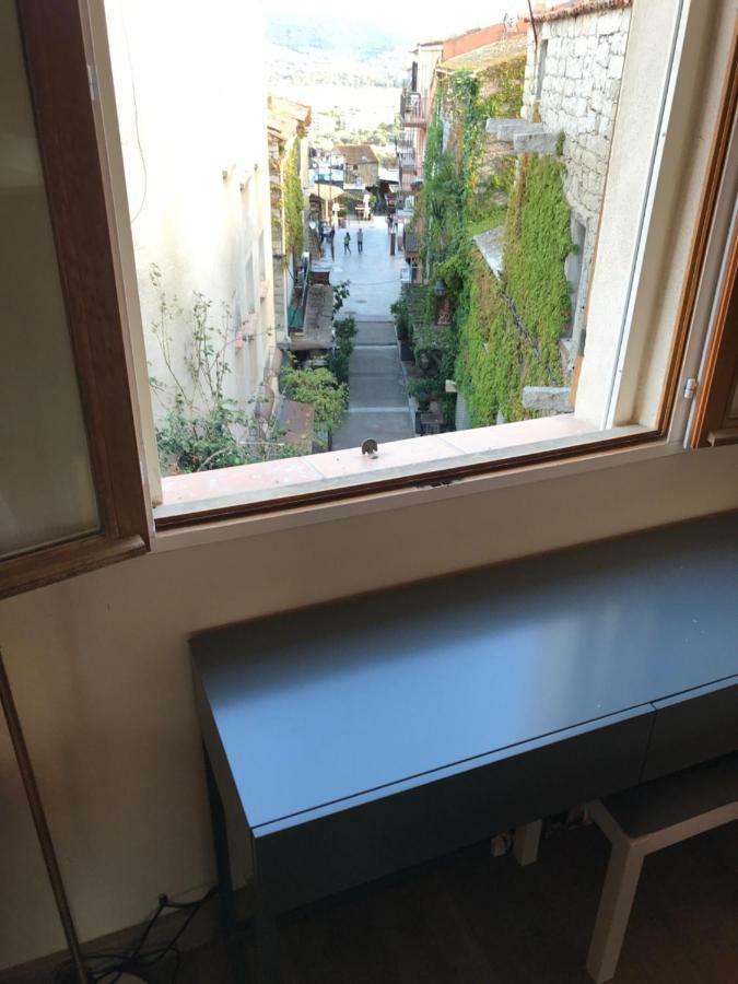Apartment Centre *